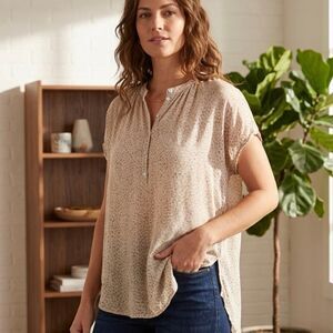 Cloth & Stone Anthropologie Beige Short Sleeve Blouse Size Large Rayon Flowy Top